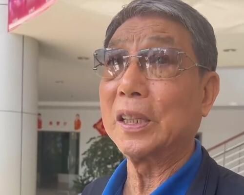 被男人添b超爽视频洗澡