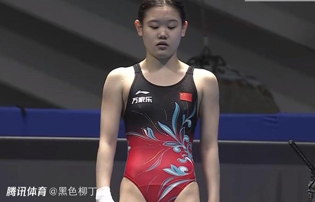 女人脱裤子