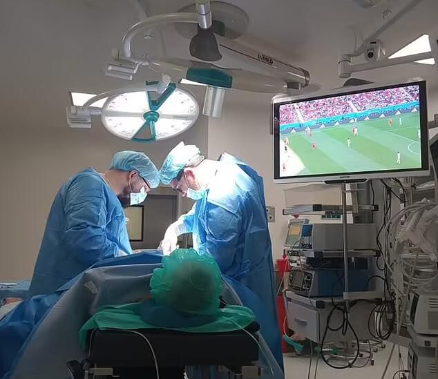 宝贝张开腿让我添下边三个人一起